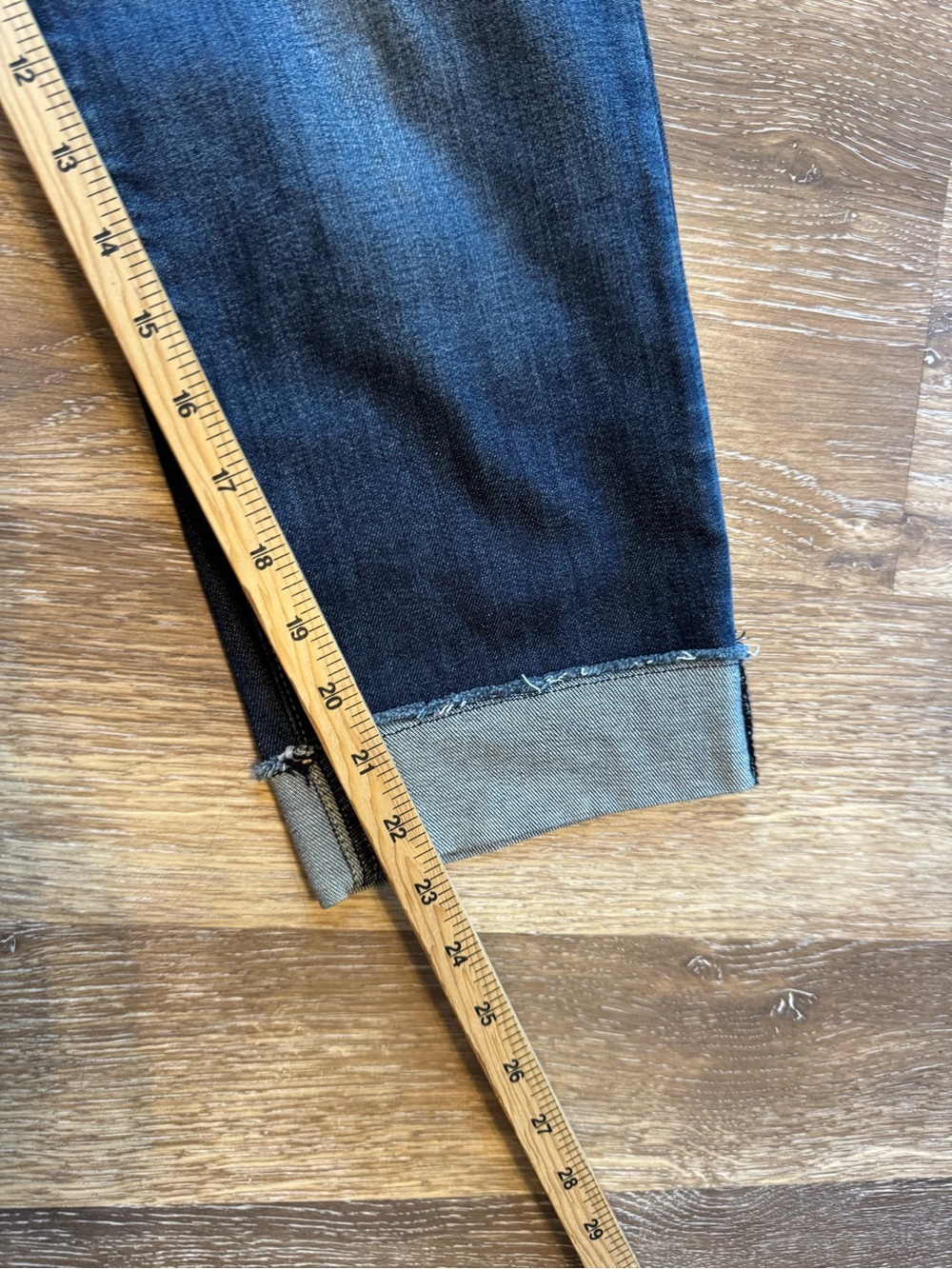 Kut From The Kloth Dark Wash Cropped Jeans with Cuffed Hem - Capri Sz 8 - Picture 7 of 12